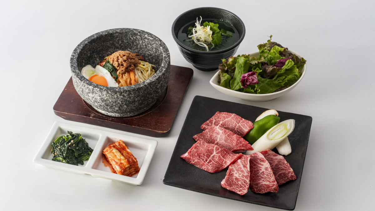 石焼ビビンバと焼肉セット